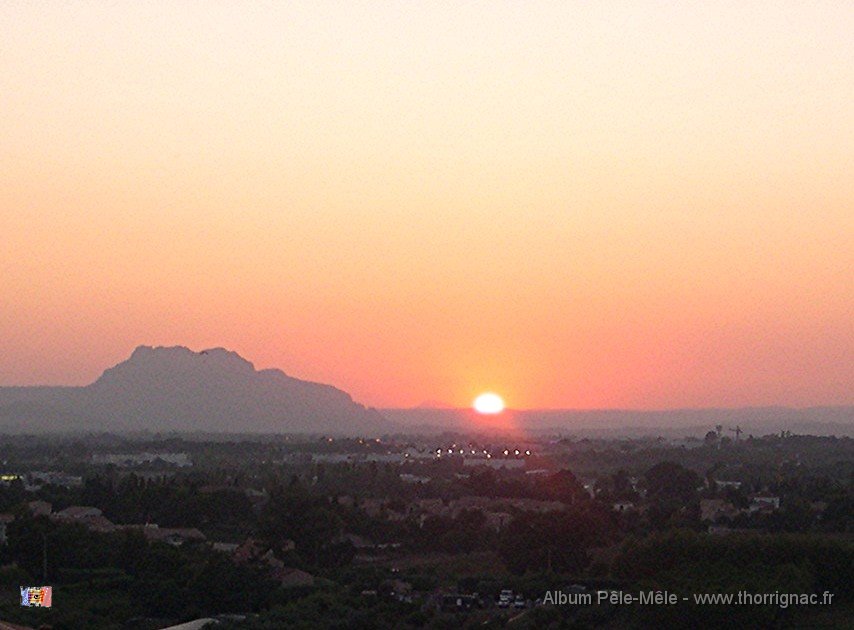 coucher de soleil 28092009.jpg - Rocher de Roquebrune sur Argens. 28 septembre 2009. 20H43